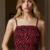 Top Corto da Donna con Stampa Zebrata Rosso e Nero, Spalline Sottili - Nasty Gal
