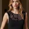 Free People Canotta Sportiva da Donna con Inserti in Mesh Traspirante e Design Racerback
